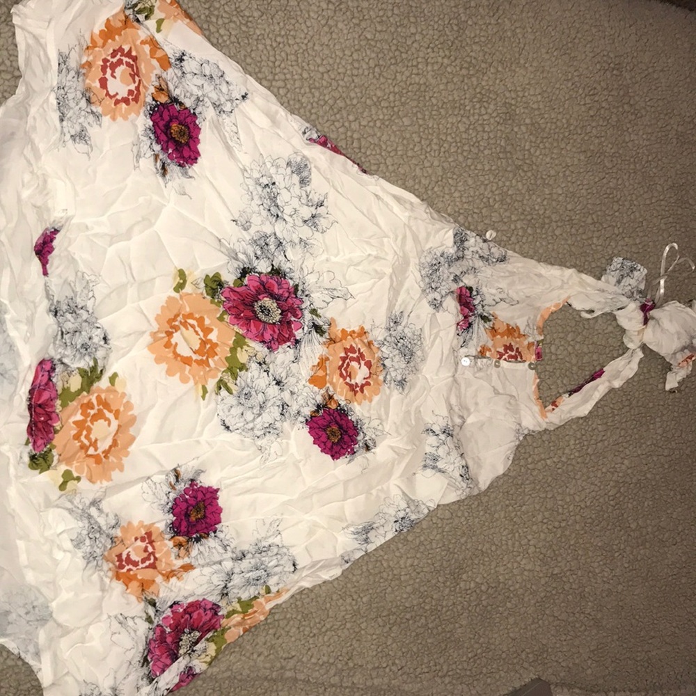 Open back, tie at the neck white top